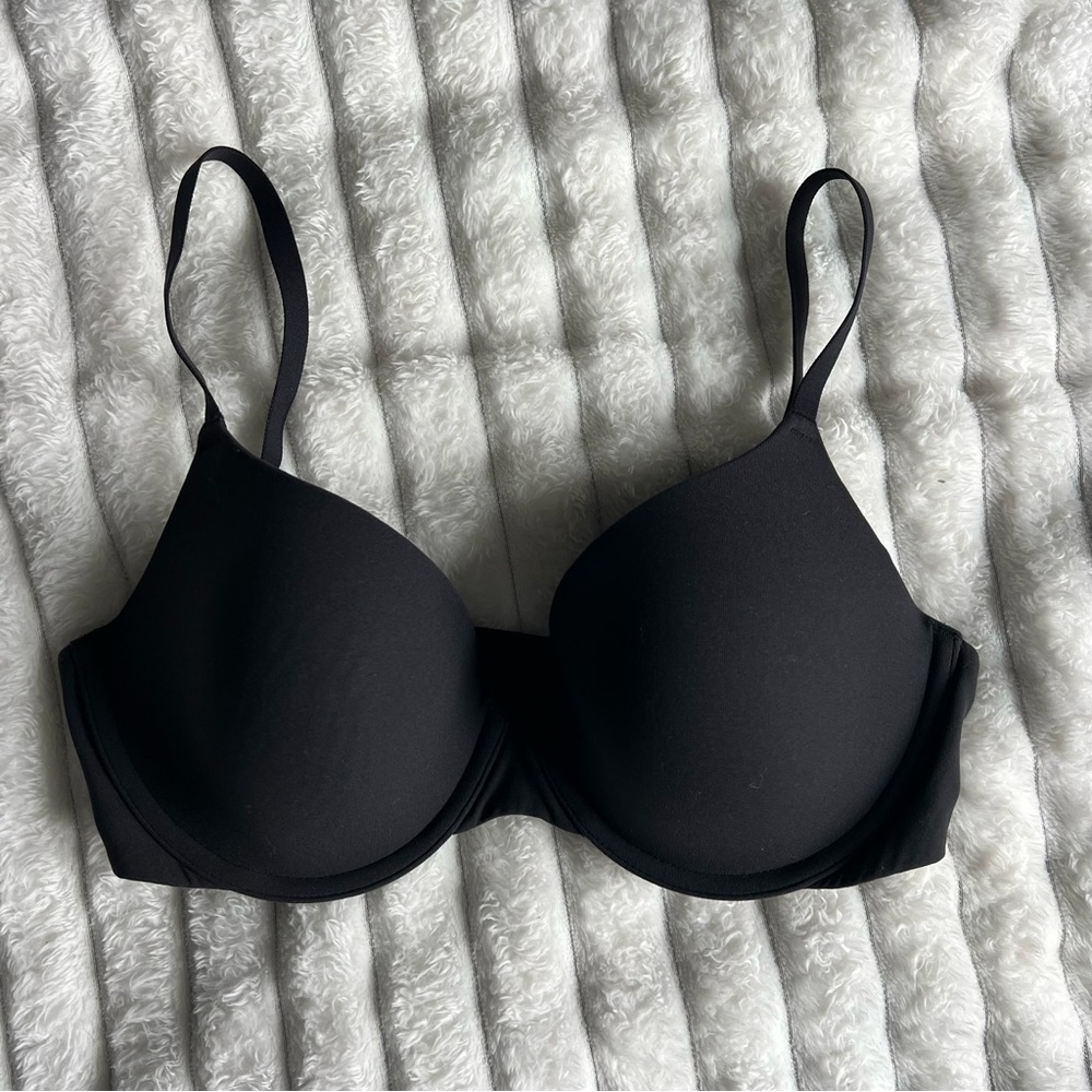 SKIMS FITS EVERYBODY
T-SHIRT BRA 34C